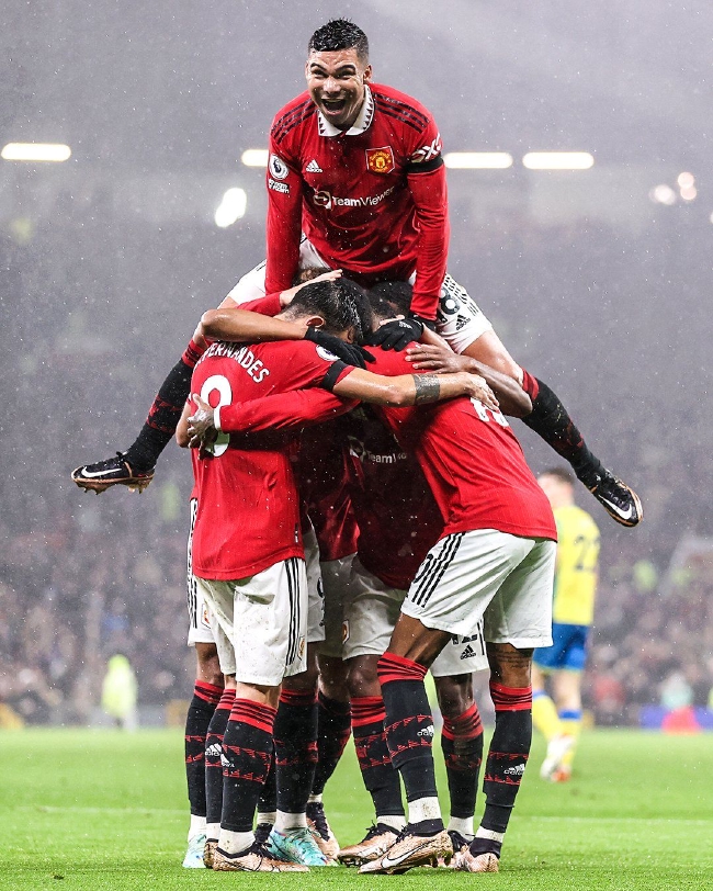 的年轻人燃 的年轻人燃