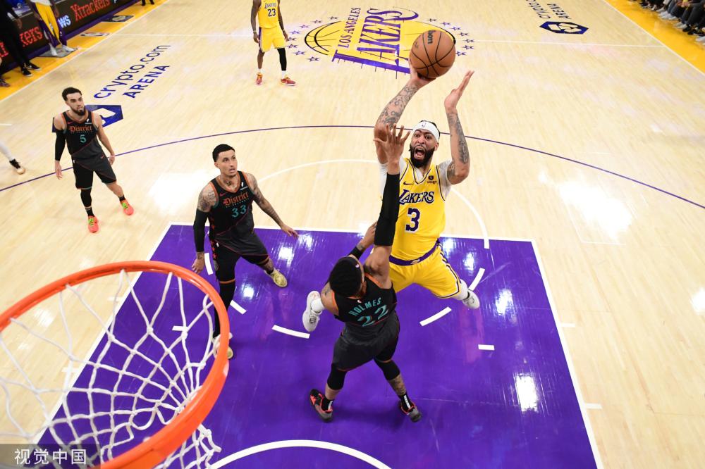 夸张的开场 夸张的开场