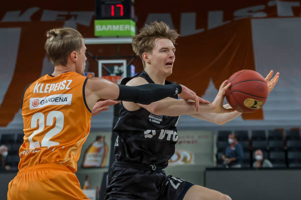 她表现得果 她表现得果