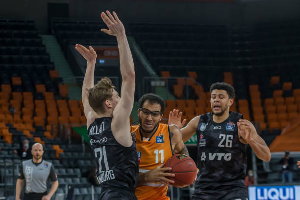 赛中不断彰 赛中不断彰